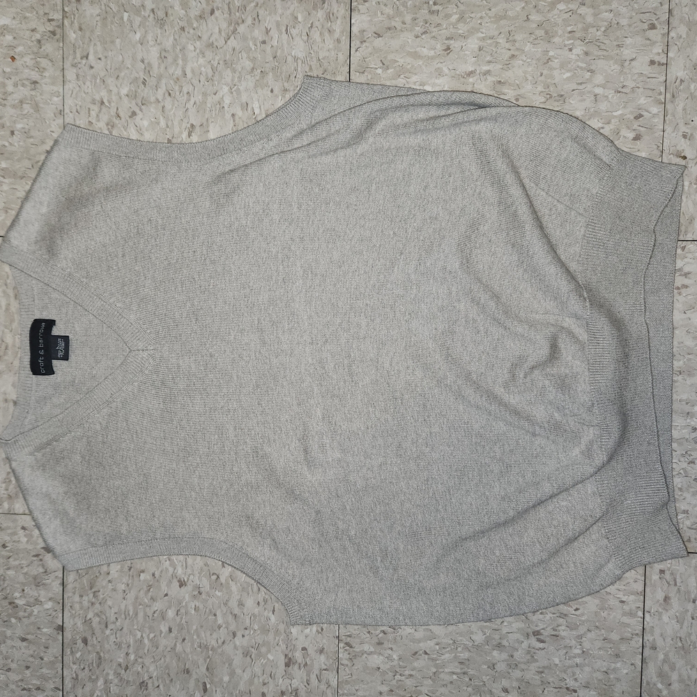 Croft & Barrow Light Gray V-Neck Knit Top.